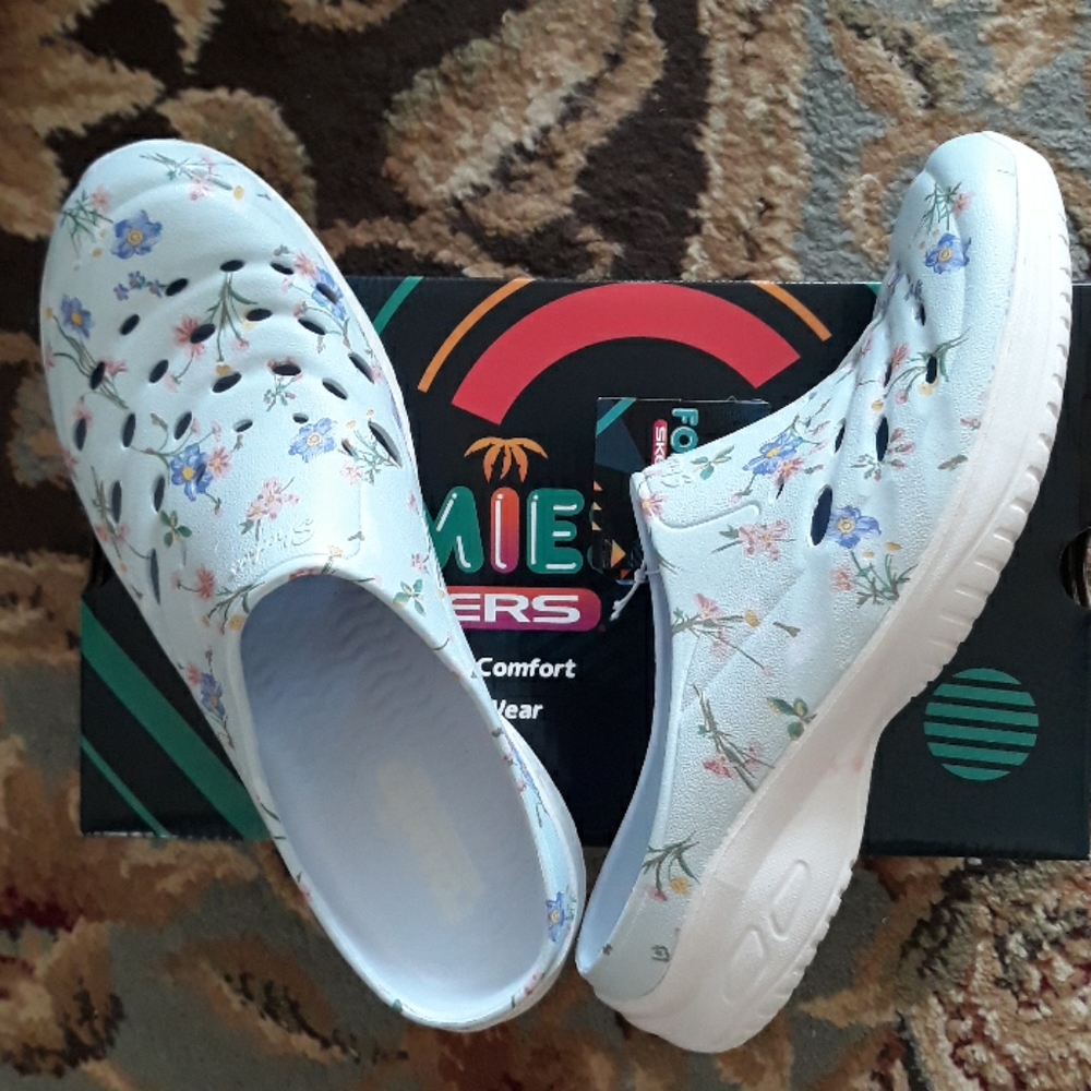 2x*Host Pick*Skechers Foamies slip on shoes